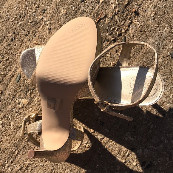 New in box Guess heels - Picture 4 of 8